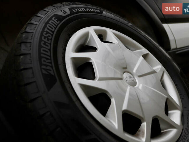 Белый Форд Транзит, объемом двигателя 2 л и пробегом 100 тыс. км за 22900 $, фото 60 на Automoto.ua