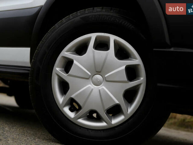 Белый Форд Транзит, объемом двигателя 2 л и пробегом 100 тыс. км за 22900 $, фото 38 на Automoto.ua