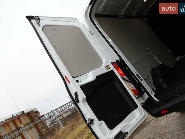 Белый Форд Транзит, объемом двигателя 2 л и пробегом 100 тыс. км за 22900 $, фото 67 на Automoto.ua