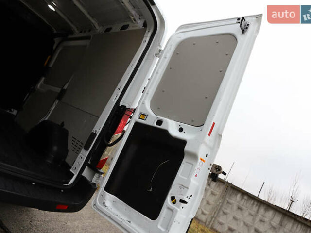 Белый Форд Транзит, объемом двигателя 2 л и пробегом 100 тыс. км за 22900 $, фото 68 на Automoto.ua