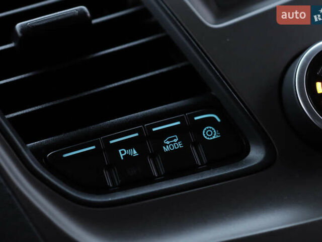 Белый Форд Транзит, объемом двигателя 2 л и пробегом 100 тыс. км за 22900 $, фото 95 на Automoto.ua