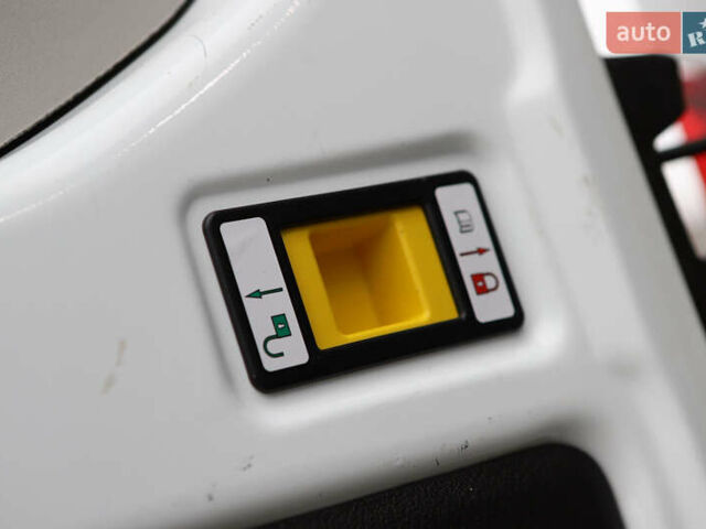 Белый Форд Транзит, объемом двигателя 2 л и пробегом 100 тыс. км за 22900 $, фото 75 на Automoto.ua