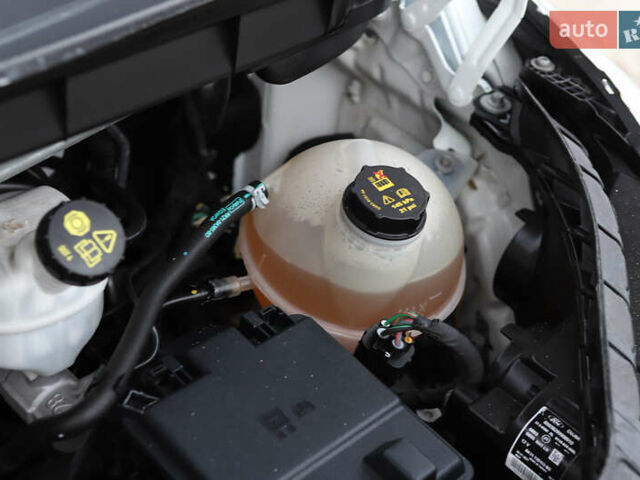 Белый Форд Транзит, объемом двигателя 2 л и пробегом 100 тыс. км за 22900 $, фото 111 на Automoto.ua