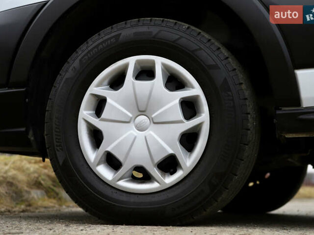 Белый Форд Транзит, объемом двигателя 2 л и пробегом 100 тыс. км за 22900 $, фото 43 на Automoto.ua