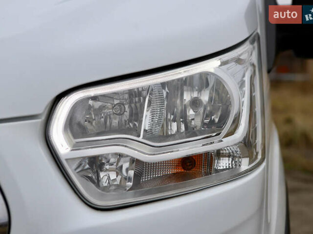 Белый Форд Транзит, объемом двигателя 2 л и пробегом 100 тыс. км за 22900 $, фото 26 на Automoto.ua