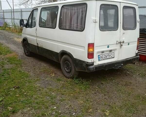 Белый Форд Транзит, объемом двигателя 2.5 л и пробегом 300 тыс. км за 2150 $, фото 2 на Automoto.ua
