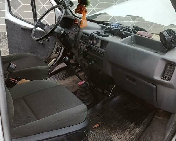 Белый Форд Транзит, объемом двигателя 2.5 л и пробегом 300 тыс. км за 2150 $, фото 4 на Automoto.ua