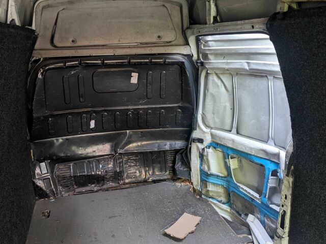 Білий Форд Транзит, об'ємом двигуна 2.2 л та пробігом 400 тис. км за 2750 $, фото 9 на Automoto.ua