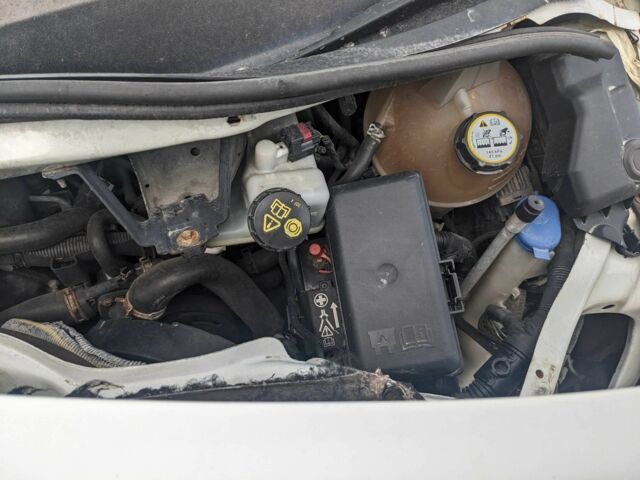 Білий Форд Транзит, об'ємом двигуна 2.2 л та пробігом 400 тис. км за 2750 $, фото 6 на Automoto.ua