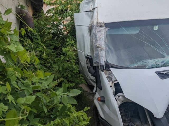 Білий Форд Транзит, об'ємом двигуна 2.2 л та пробігом 400 тис. км за 2750 $, фото 3 на Automoto.ua