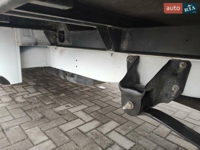 Белый Форд Транзит, объемом двигателя 2.2 л и пробегом 217 тыс. км за 17500 $, фото 14 на Automoto.ua