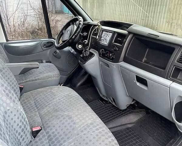 Белый Форд Транзит, объемом двигателя 2.4 л и пробегом 423 тыс. км за 8500 $, фото 9 на Automoto.ua