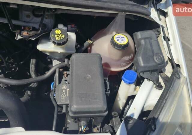 Белый Форд Транзит, объемом двигателя 2.2 л и пробегом 252 тыс. км за 16000 $, фото 7 на Automoto.ua