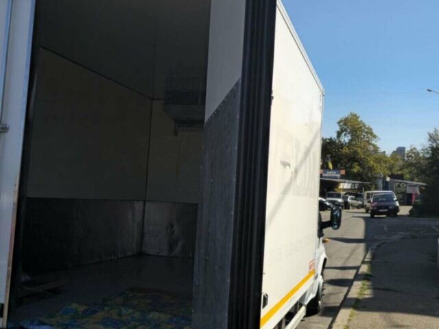 Білий Форд Транзит, об'ємом двигуна 2.2 л та пробігом 252 тис. км за 14000 $, фото 4 на Automoto.ua