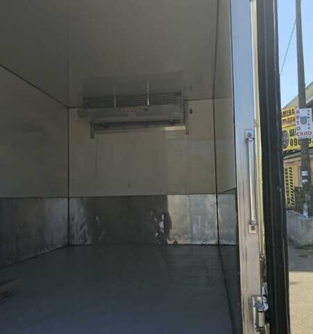 Белый Форд Транзит, объемом двигателя 2.2 л и пробегом 252 тыс. км за 15300 $, фото 4 на Automoto.ua