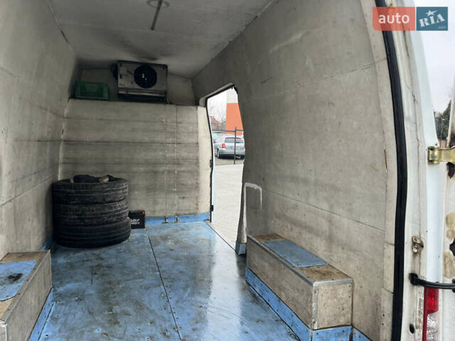 Білий Форд Транзит, об'ємом двигуна 2.2 л та пробігом 400 тис. км за 8500 $, фото 12 на Automoto.ua