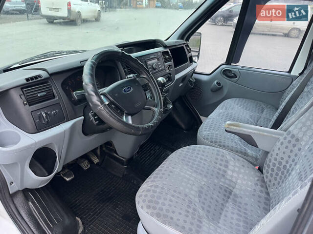 Білий Форд Транзит, об'ємом двигуна 2.2 л та пробігом 400 тис. км за 8500 $, фото 17 на Automoto.ua