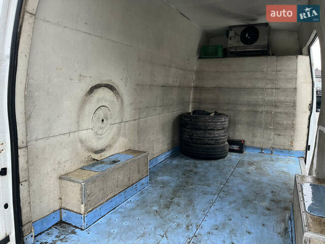 Білий Форд Транзит, об'ємом двигуна 2.2 л та пробігом 400 тис. км за 8500 $, фото 13 на Automoto.ua