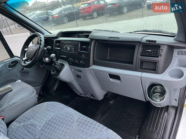 Білий Форд Транзит, об'ємом двигуна 2.2 л та пробігом 400 тис. км за 8500 $, фото 22 на Automoto.ua