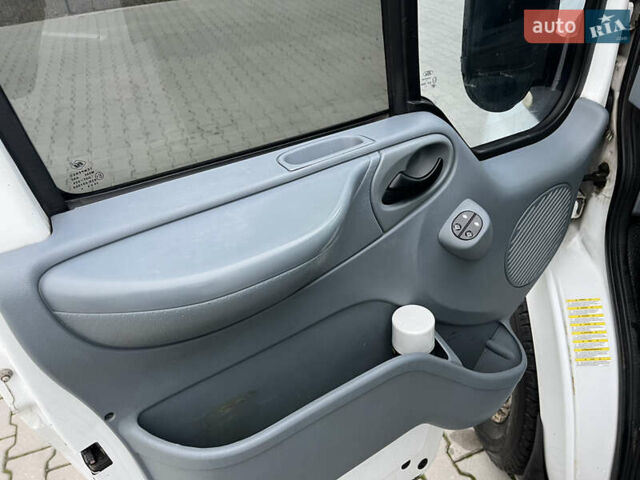 Білий Форд Транзит, об'ємом двигуна 2.2 л та пробігом 400 тис. км за 8500 $, фото 20 на Automoto.ua