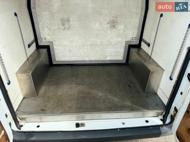 Білий Форд Транзит, об'ємом двигуна 2.2 л та пробігом 400 тис. км за 8800 $, фото 29 на Automoto.ua
