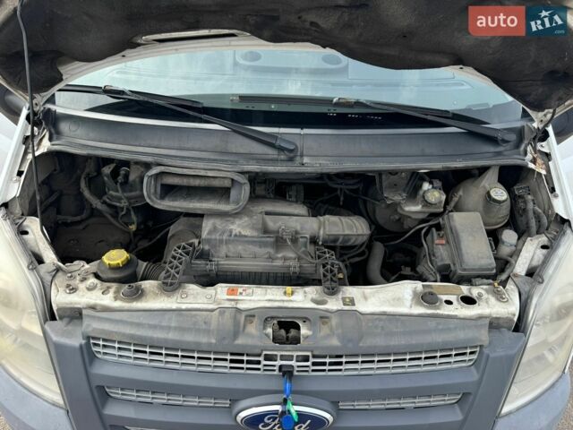 Білий Форд Транзит, об'ємом двигуна 2.2 л та пробігом 400 тис. км за 8800 $, фото 42 на Automoto.ua