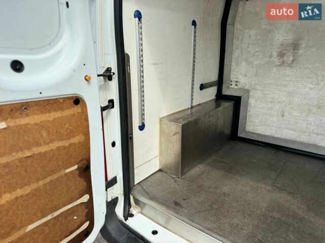 Білий Форд Транзит, об'ємом двигуна 2.2 л та пробігом 400 тис. км за 8800 $, фото 31 на Automoto.ua