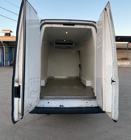 Білий Форд Транзит, об'ємом двигуна 2.2 л та пробігом 766 тис. км за 12500 $, фото 12 на Automoto.ua