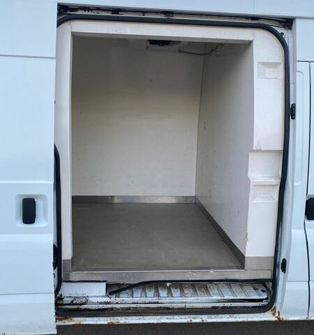 Білий Форд Транзит, об'ємом двигуна 2.2 л та пробігом 766 тис. км за 12500 $, фото 13 на Automoto.ua