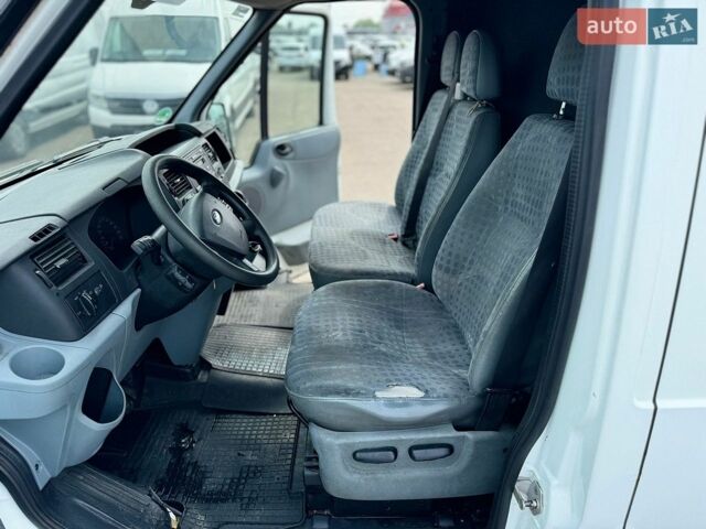 Білий Форд Транзит, об'ємом двигуна 2.2 л та пробігом 400 тис. км за 8800 $, фото 32 на Automoto.ua