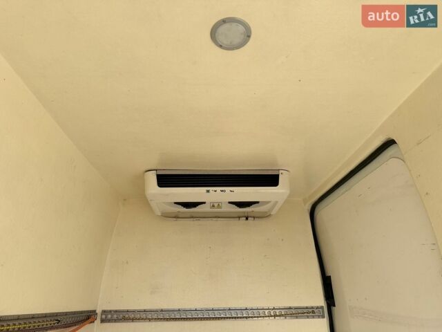 Белый Форд Транзит, объемом двигателя 2.2 л и пробегом 275 тыс. км за 16900 $, фото 9 на Automoto.ua