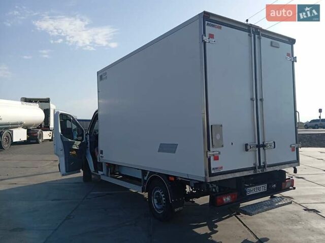 Белый Форд Транзит, объемом двигателя 2.2 л и пробегом 260 тыс. км за 18800 $, фото 2 на Automoto.ua