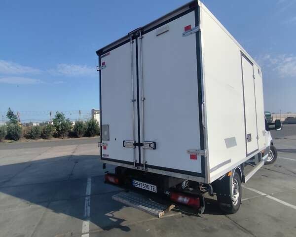 Белый Форд Транзит, объемом двигателя 2.2 л и пробегом 260 тыс. км за 18800 $, фото 7 на Automoto.ua