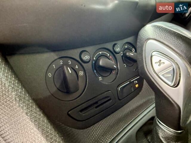 Белый Форд Транзит, объемом двигателя 2.49 л и пробегом 53 тыс. км за 9999 $, фото 38 на Automoto.ua