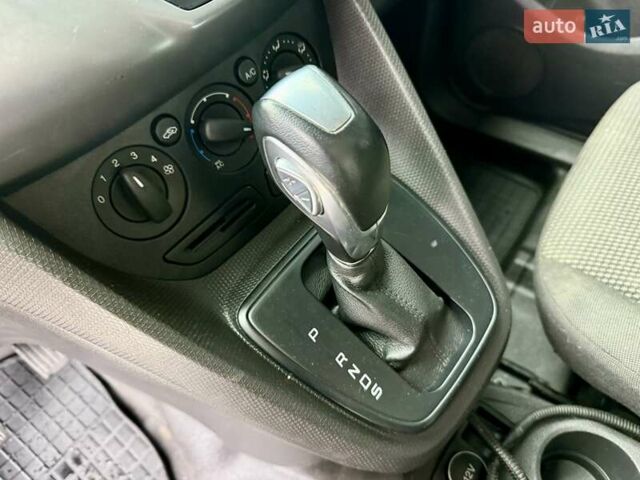 Белый Форд Транзит, объемом двигателя 2.49 л и пробегом 53 тыс. км за 9999 $, фото 33 на Automoto.ua