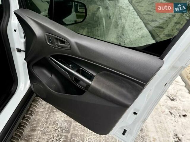 Белый Форд Транзит, объемом двигателя 2.49 л и пробегом 53 тыс. км за 9999 $, фото 39 на Automoto.ua