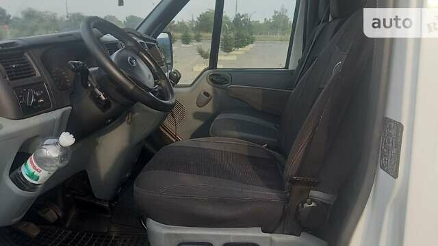 Білий Форд Транзит, об'ємом двигуна 2.2 л та пробігом 571 тис. км за 14400 $, фото 6 на Automoto.ua