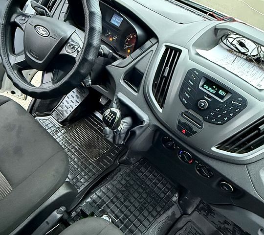 Білий Форд Транзит, об'ємом двигуна 2.2 л та пробігом 343 тис. км за 14000 $, фото 10 на Automoto.ua