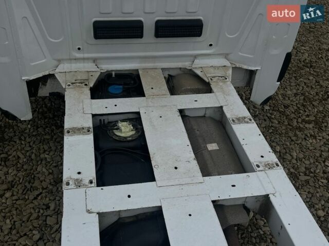 Белый Форд Транзит, объемом двигателя 2.2 л и пробегом 380 тыс. км за 14000 $, фото 22 на Automoto.ua