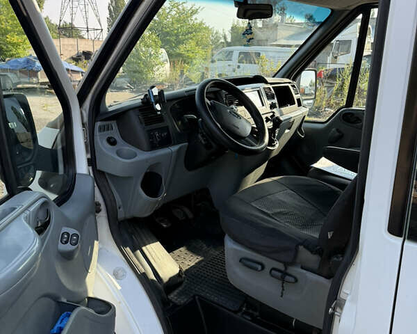 Белый Форд Транзит, объемом двигателя 2.4 л и пробегом 312 тыс. км за 9300 $, фото 4 на Automoto.ua