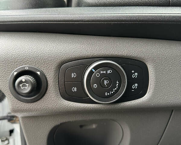 Белый Форд Транзит, объемом двигателя 2 л и пробегом 245 тыс. км за 17900 $, фото 9 на Automoto.ua