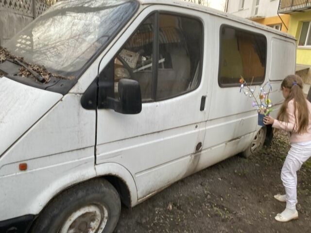 Білий Форд Транзит, об'ємом двигуна 2.5 л та пробігом 300 тис. км за 1738 $, фото 2 на Automoto.ua