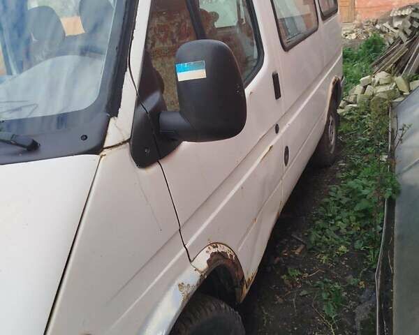 Белый Форд Транзит, объемом двигателя 2.5 л и пробегом 590 тыс. км за 1400 $, фото 2 на Automoto.ua