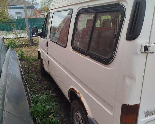 Белый Форд Транзит, объемом двигателя 2.5 л и пробегом 590 тыс. км за 1400 $, фото 4 на Automoto.ua