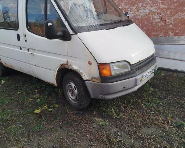 Белый Форд Транзит, объемом двигателя 2.5 л и пробегом 590 тыс. км за 1400 $, фото 1 на Automoto.ua