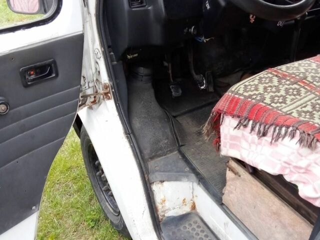 Белый Форд Транзит, объемом двигателя 2 л и пробегом 200 тыс. км за 955 $, фото 5 на Automoto.ua