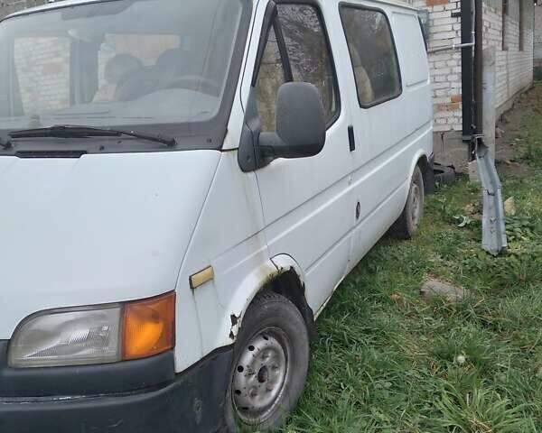 Белый Форд Транзит, объемом двигателя 2.5 л и пробегом 426 тыс. км за 2300 $, фото 1 на Automoto.ua