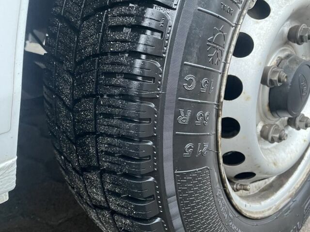 Белый Форд Транзит, объемом двигателя 2.2 л и пробегом 278 тыс. км за 11333 $, фото 15 на Automoto.ua