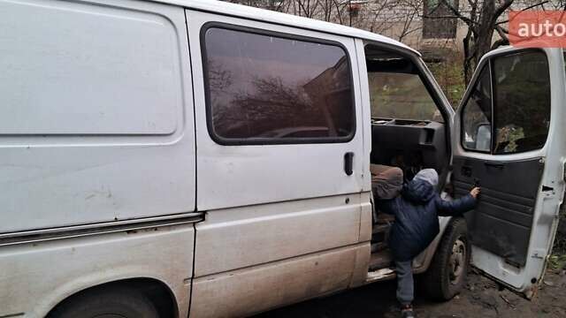 Белый Форд Транзит, объемом двигателя 2.5 л и пробегом 350 тыс. км за 800 $, фото 6 на Automoto.ua