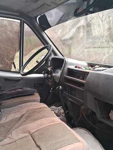 Белый Форд Транзит, объемом двигателя 2.5 л и пробегом 350 тыс. км за 800 $, фото 4 на Automoto.ua